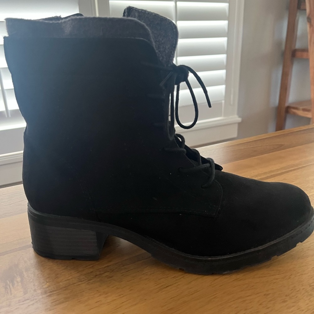 Women’s black boot - Picture 2 of 3